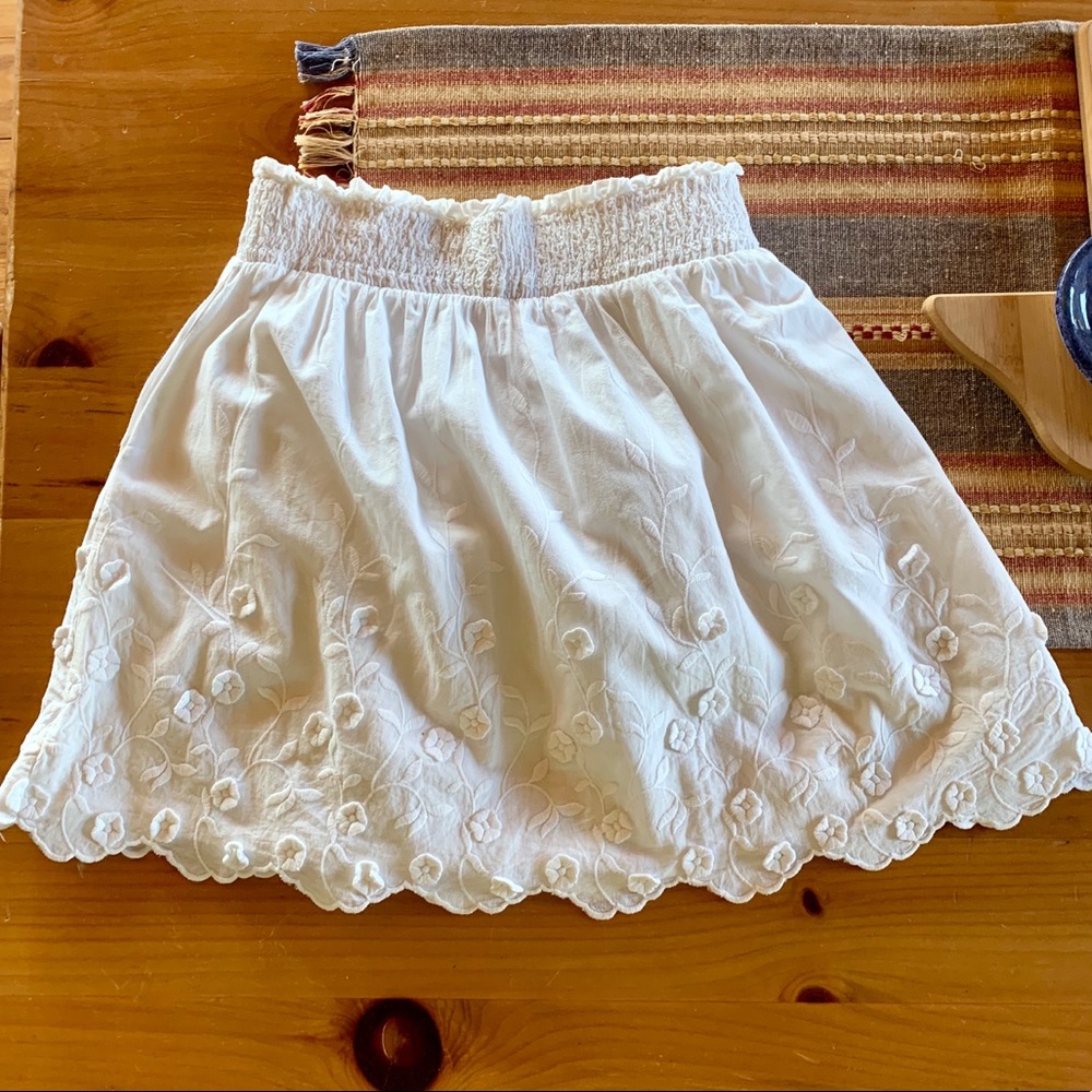 𝗟𝗶𝗹𝘆 𝗣𝘂𝗹𝗶𝘁𝘇𝗲𝗿 𝗦𝗸𝗶𝗿𝘁 - Picture 3 of 5